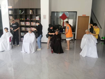 武昌彭刘杨路社区 关爱送老人，幸福从“头”出发