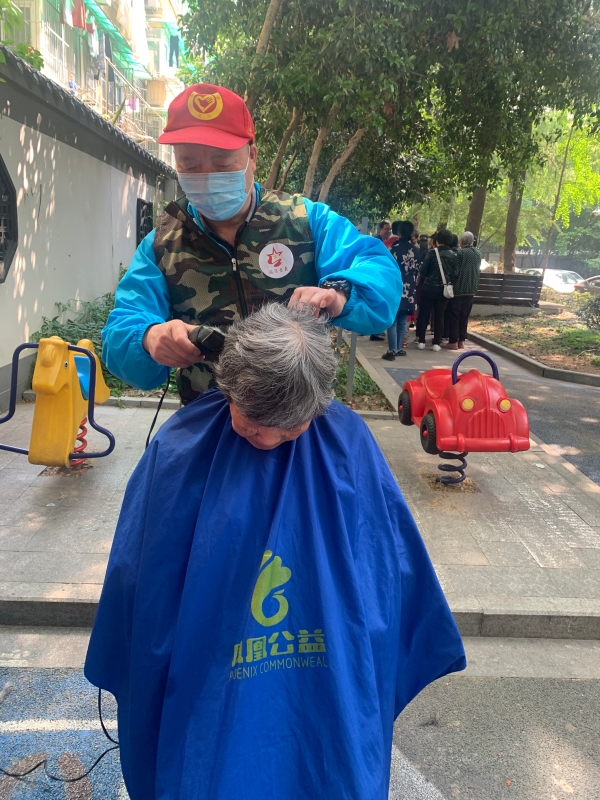 主题教育进行时 | 传承红色薪火 弘扬时代精神 理发服务
